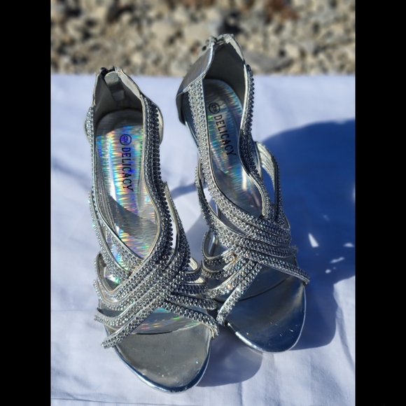 Delicacy Silver Stilletos Size 9 - Picture 4 of 6